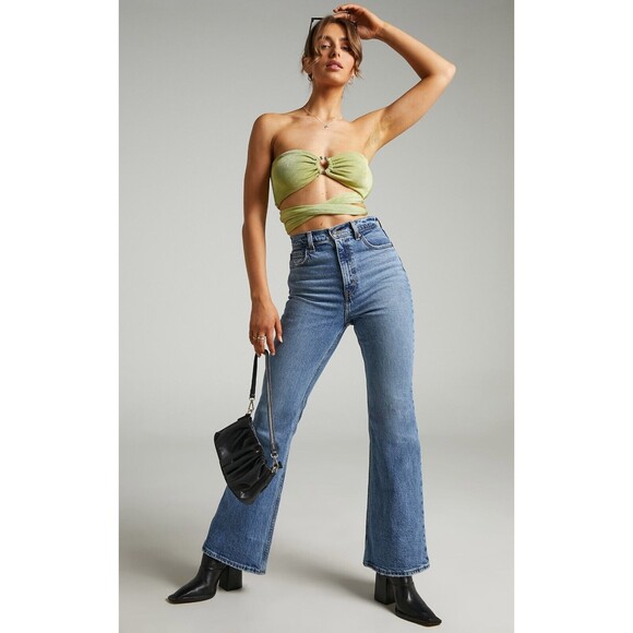 Levis Premium Womens Denim Jeans 70s High Rise Flare Med Blue Wide Leg NWT - Picture 5 of 13